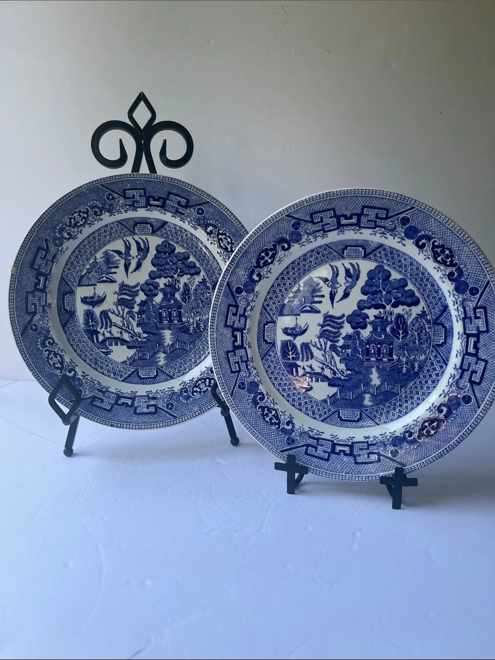 VIntage 2 plates Blue Willow